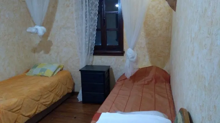 Бозджаада: Anemon Ozdemir Bag Evi
