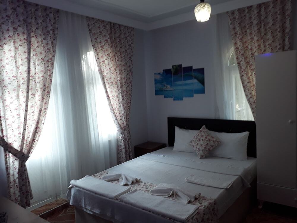 Согучак: Shadow Hotel