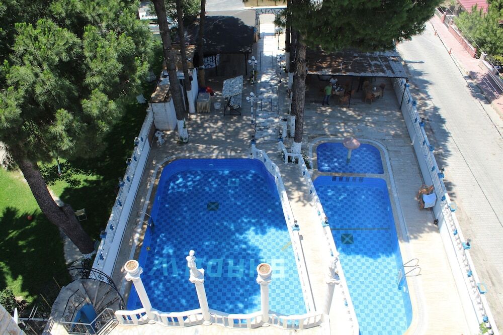 Согучак: Shadow Hotel