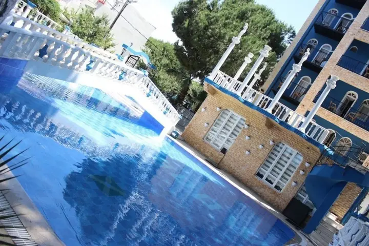 Согучак: Shadow Hotel