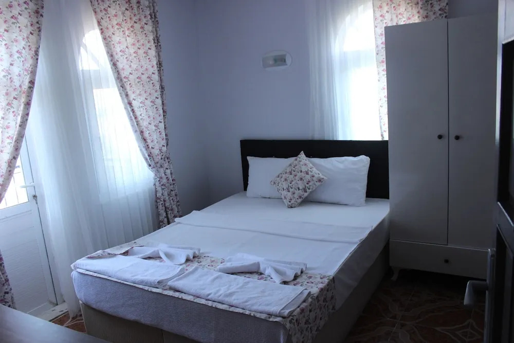 Согучак: Shadow Hotel