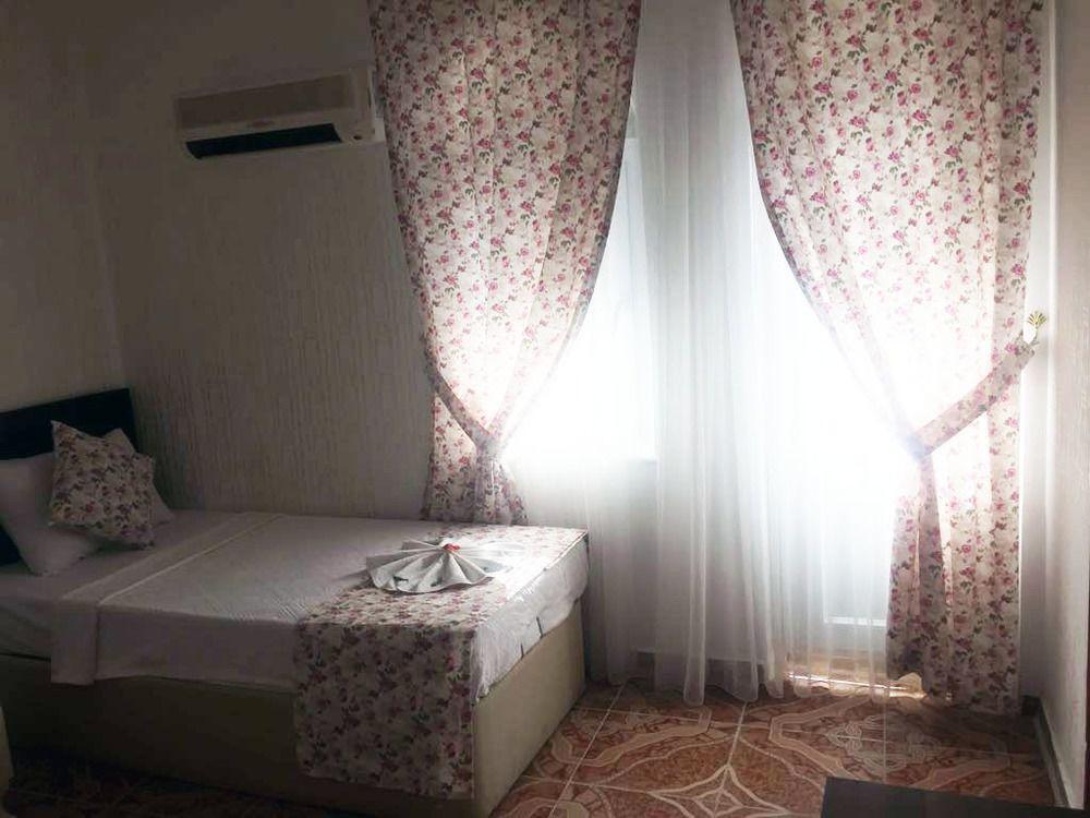 Согучак: Shadow Hotel