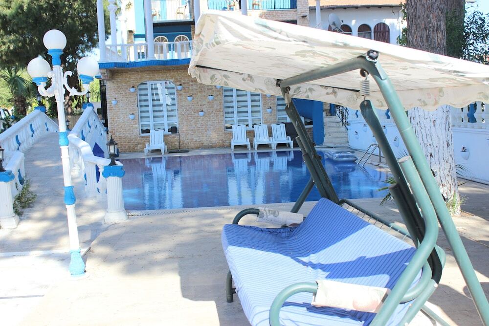 Согучак: Shadow Hotel