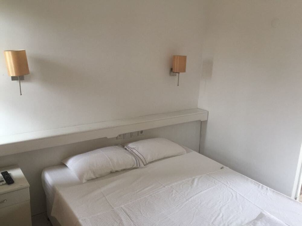 Текирова: Strasbourg Pansiyon