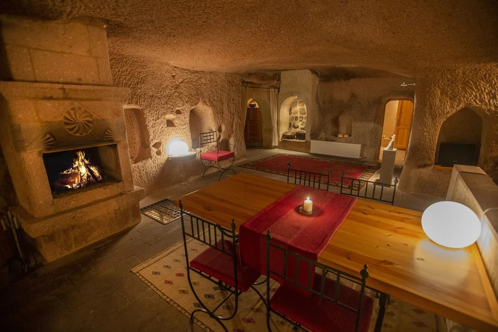 Учисар: Asmali Cave House