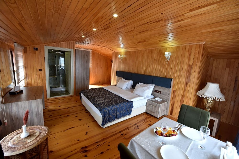 Арсин: Dora Hotel