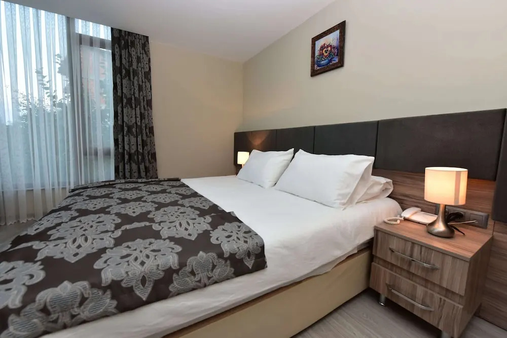 Арсин: Dora Hotel
