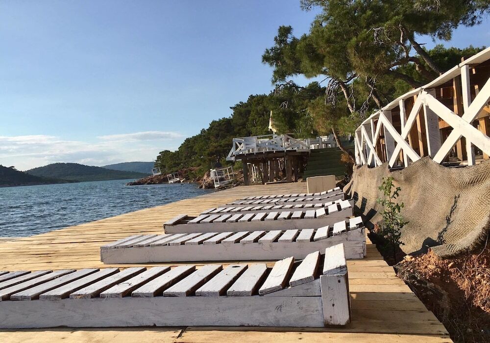 Айвалык: Pusula Otel