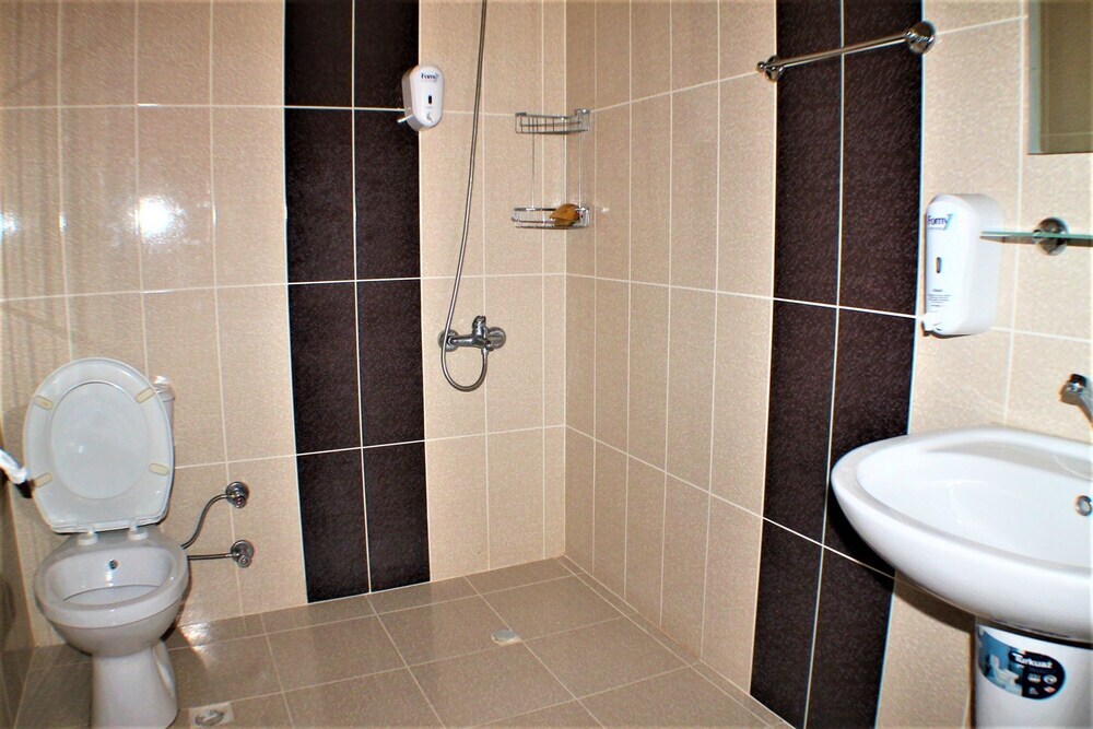Узунгёль: Yaren Otel