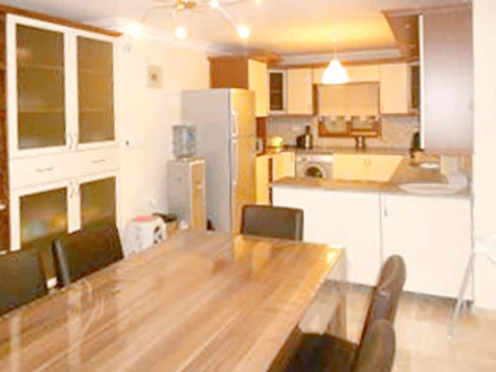 Согучак: House With 4 Bedrooms in Kusadasi, With Private Pool and Enclosed Gard