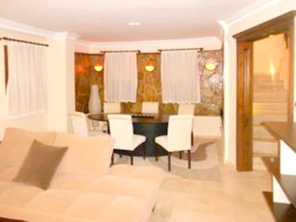 Согучак: House With 4 Bedrooms in Kusadasi, With Private Pool and Enclosed Gard