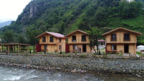 Чамлыхемшин: Aden River Hotel