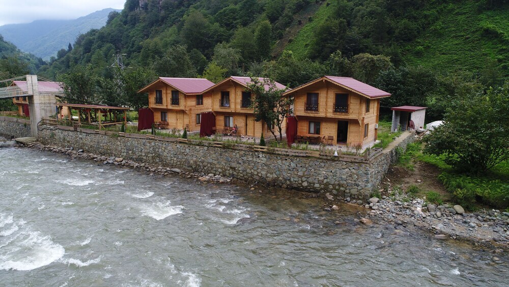 Чамлыхемшин: Aden River Hotel