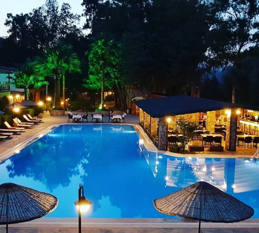 Кумлюбюк: Alados Otel