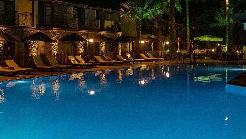 Кумлюбюк: Alados Otel