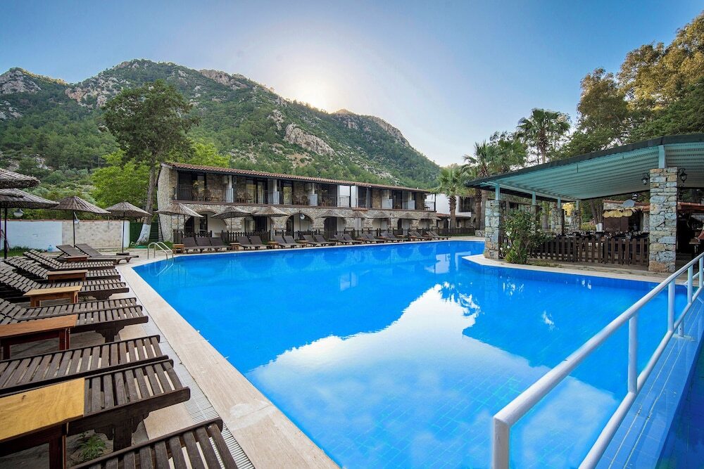 Кумлюбюк: Alados Otel