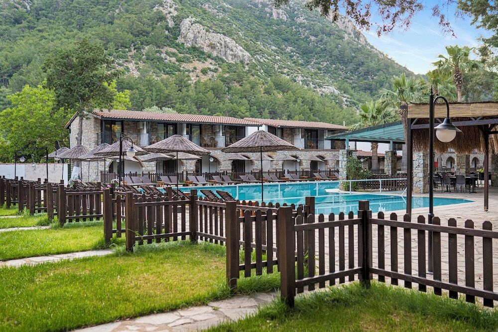 Кумлюбюк: Alados Otel