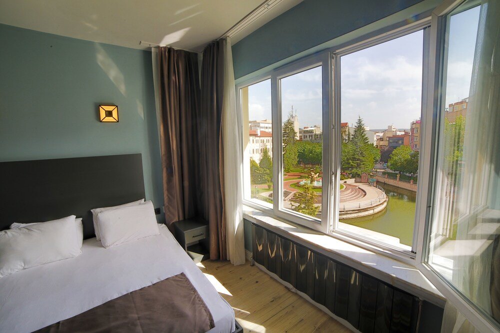 Эскишехир: Atos Otel