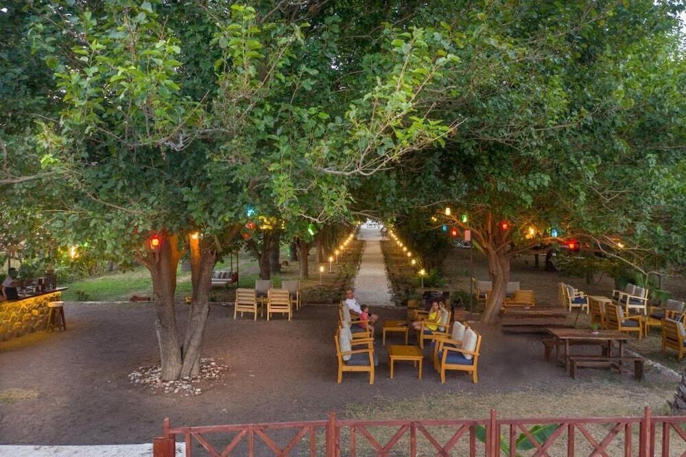 Кумлюбюк: Eden Bungalows and Beach