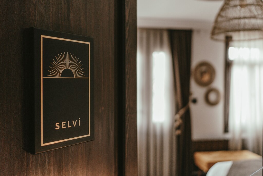 Айвалык: Parna Hotel