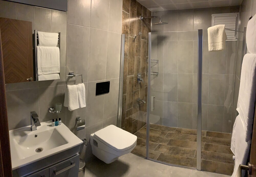 Токат: Khall Suite's