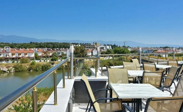 Бурхание: Kopru Hotel