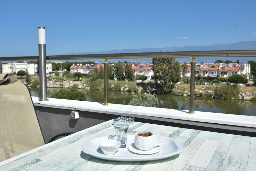 Бурхание: Kopru Hotel
