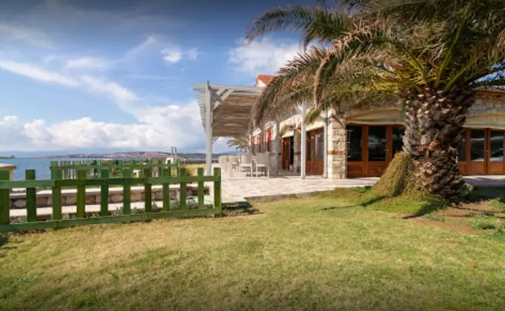 Урла: Lavantalı Konak Taş Ev - Otel&Restoran
