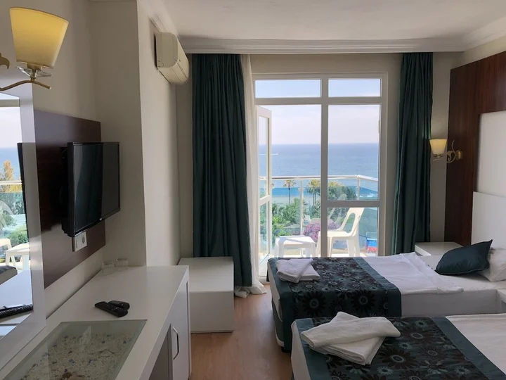 Окурджалар: Akin Paradise Hotel