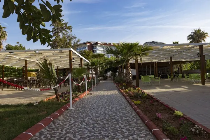 Окурджалар: Akin Paradise Hotel