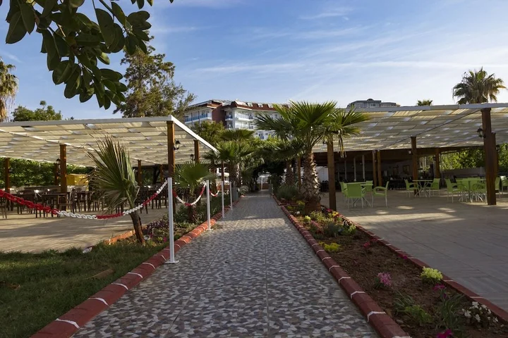 Окурджалар: Akin Paradise Hotel