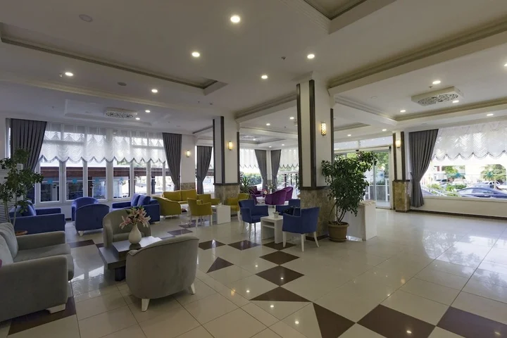 Окурджалар: Akin Paradise Hotel