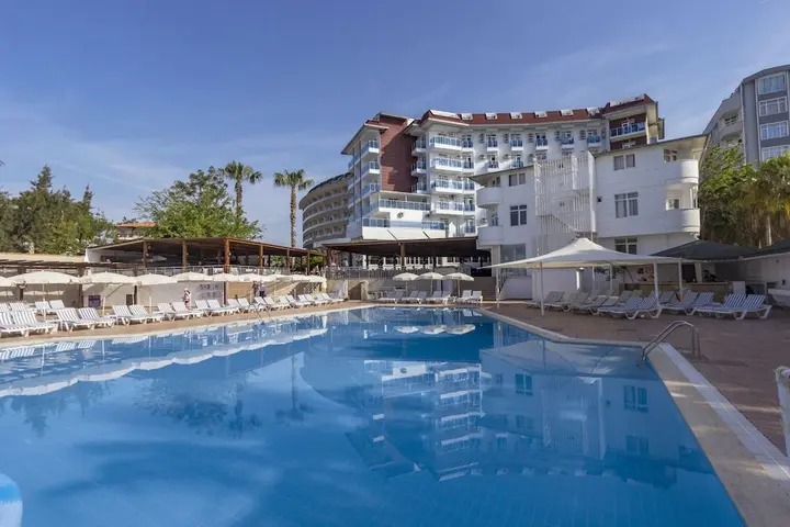 Окурджалар: Akin Paradise Hotel