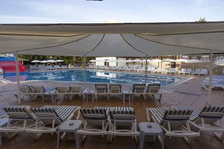 Окурджалар: Akin Paradise Hotel