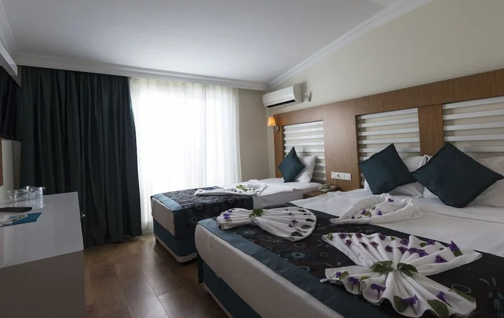 Окурджалар: Akin Paradise Hotel