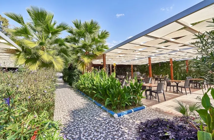 Окурджалар: Akin Paradise Hotel