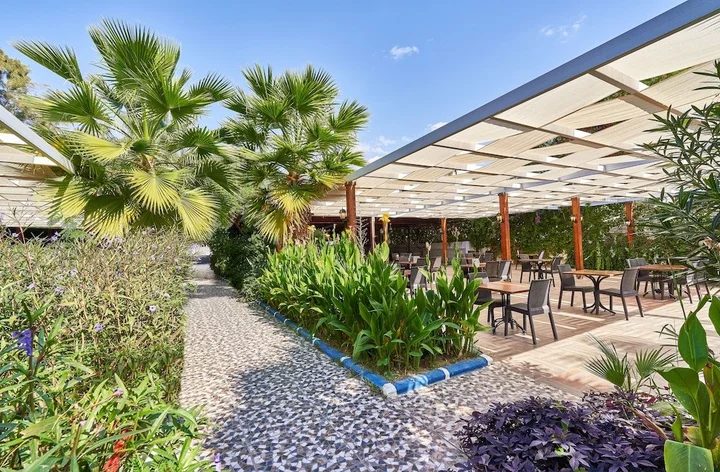 Окурджалар: Akin Paradise Hotel