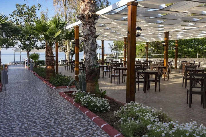 Окурджалар: Akin Paradise Hotel