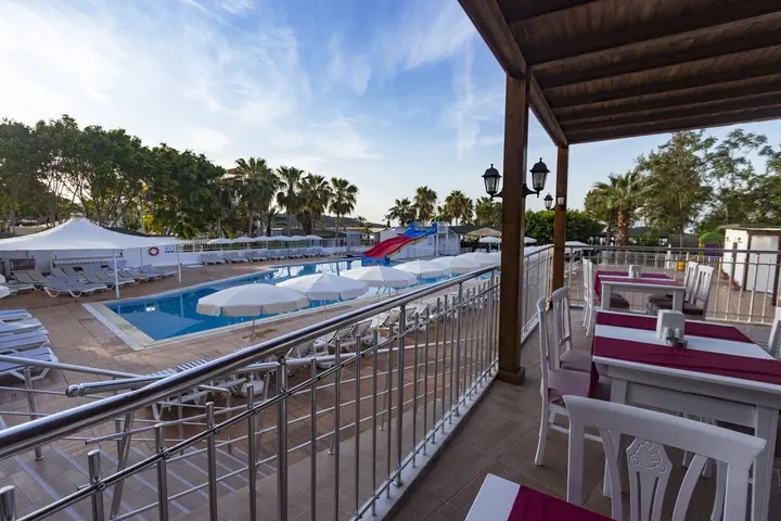 Окурджалар: Akin Paradise Hotel