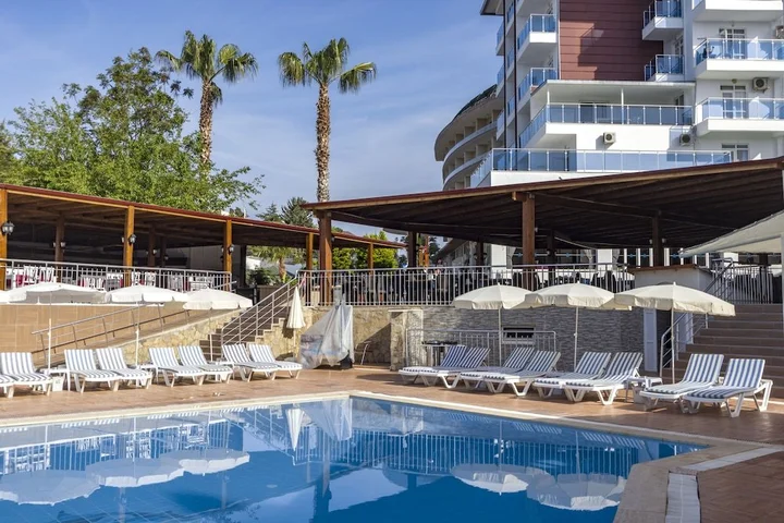 Окурджалар: Akin Paradise Hotel