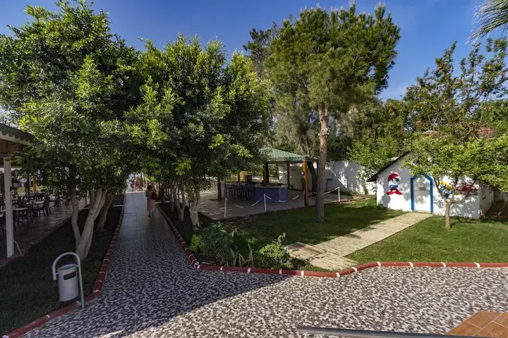 Окурджалар: Akin Paradise Hotel