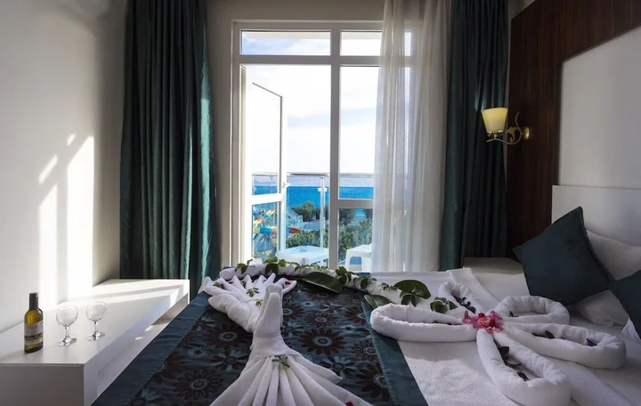 Окурджалар: Akin Paradise Hotel