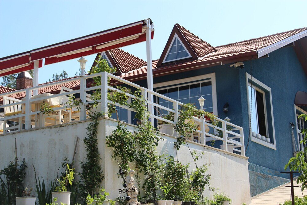 Киразли: Baska Bir Yer