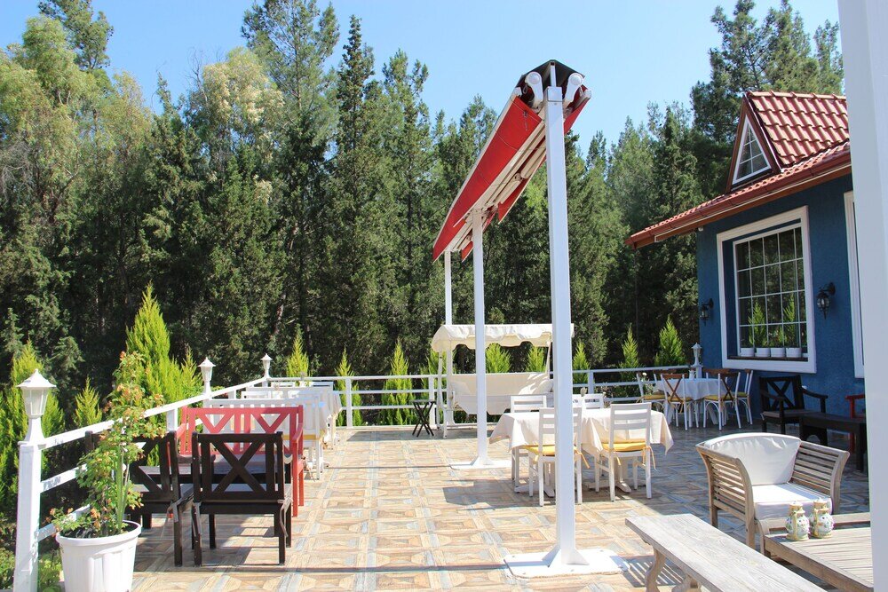 Киразли: Baska Bir Yer