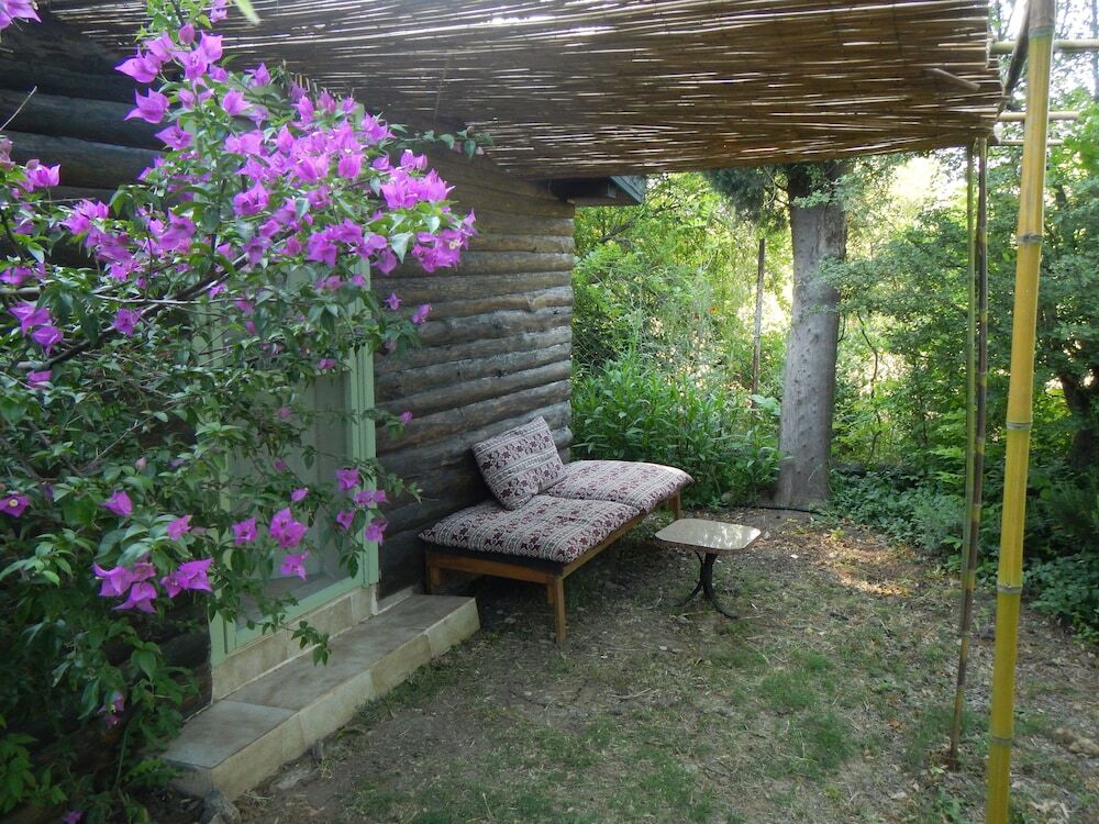 Чиралы: Kairos Bungalows