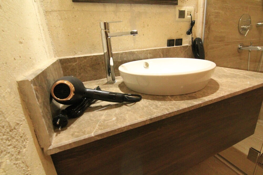 Ургуп: Tafana Cave & Stone Lodge