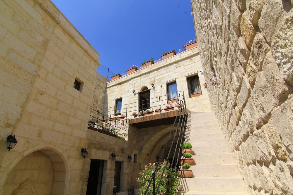 Ургуп: Tafana Cave & Stone Lodge