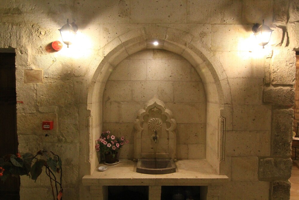 Ургуп: Tafana Cave & Stone Lodge