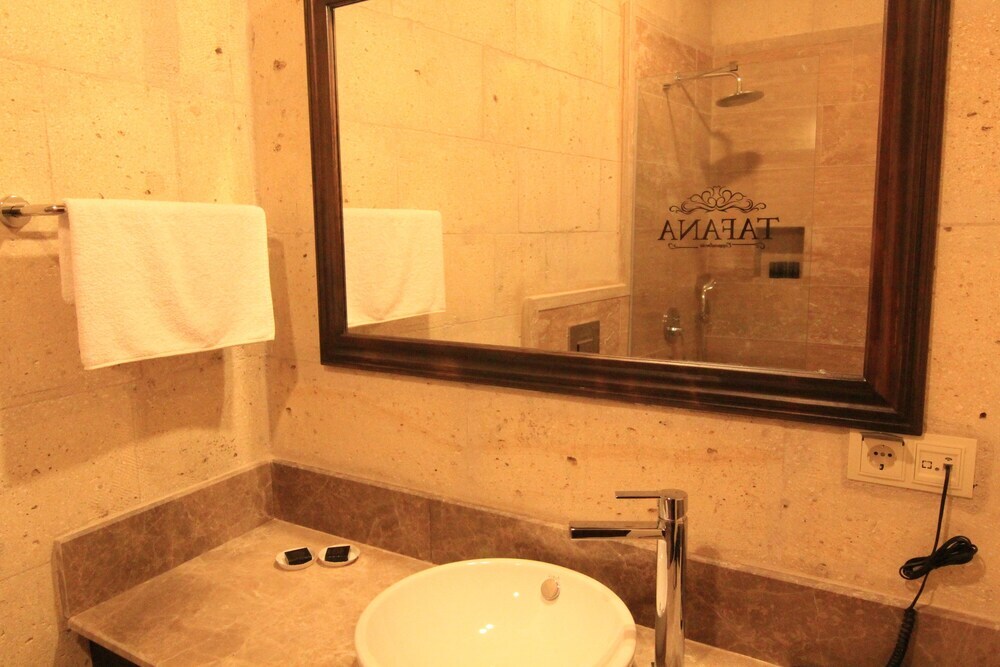 Ургуп: Tafana Cave & Stone Lodge