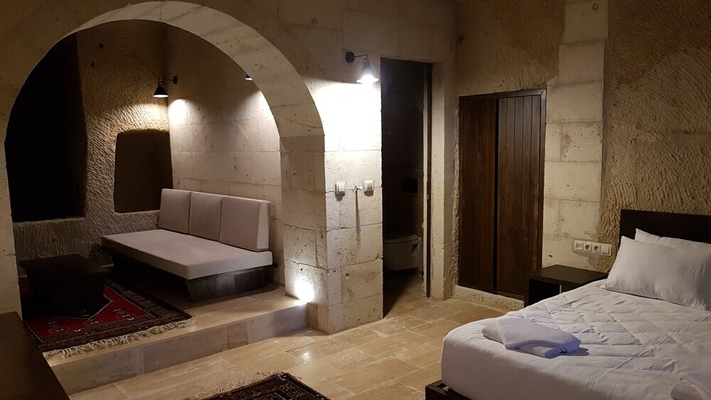 Ургуп: Tafana Cave & Stone Lodge